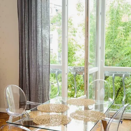 Zoli Apartament *